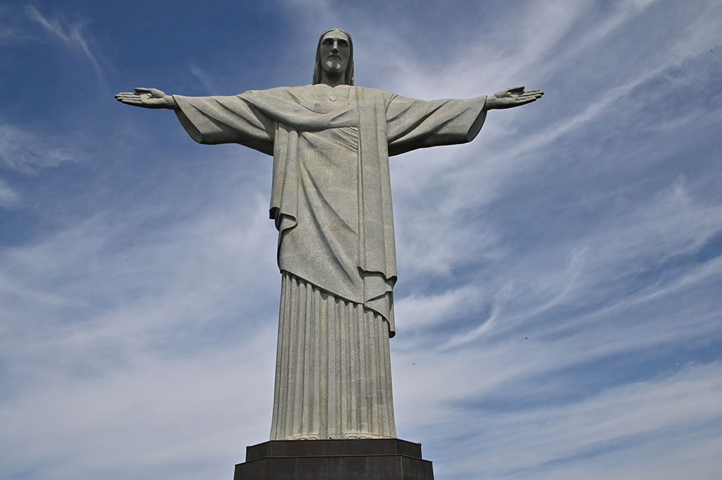 16.02.2020: Berg Corcovado mit Christusstatue, Zuckerhut und Strand bei Ipanema
